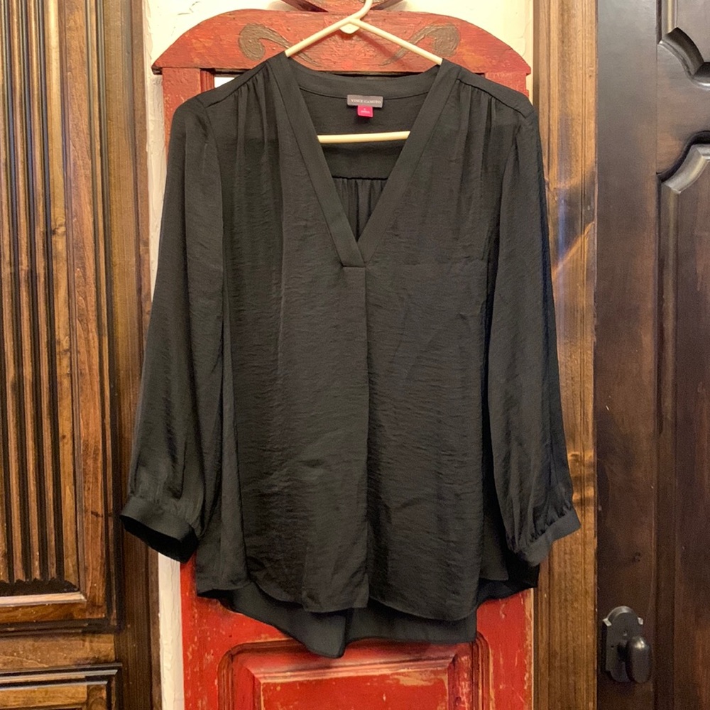 Vince Camuto size large black top